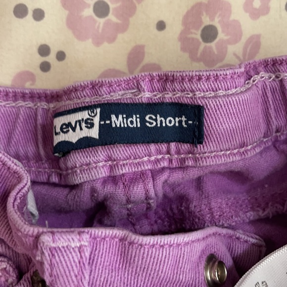 Purple Levi’s shorts - Picture 3 of 6